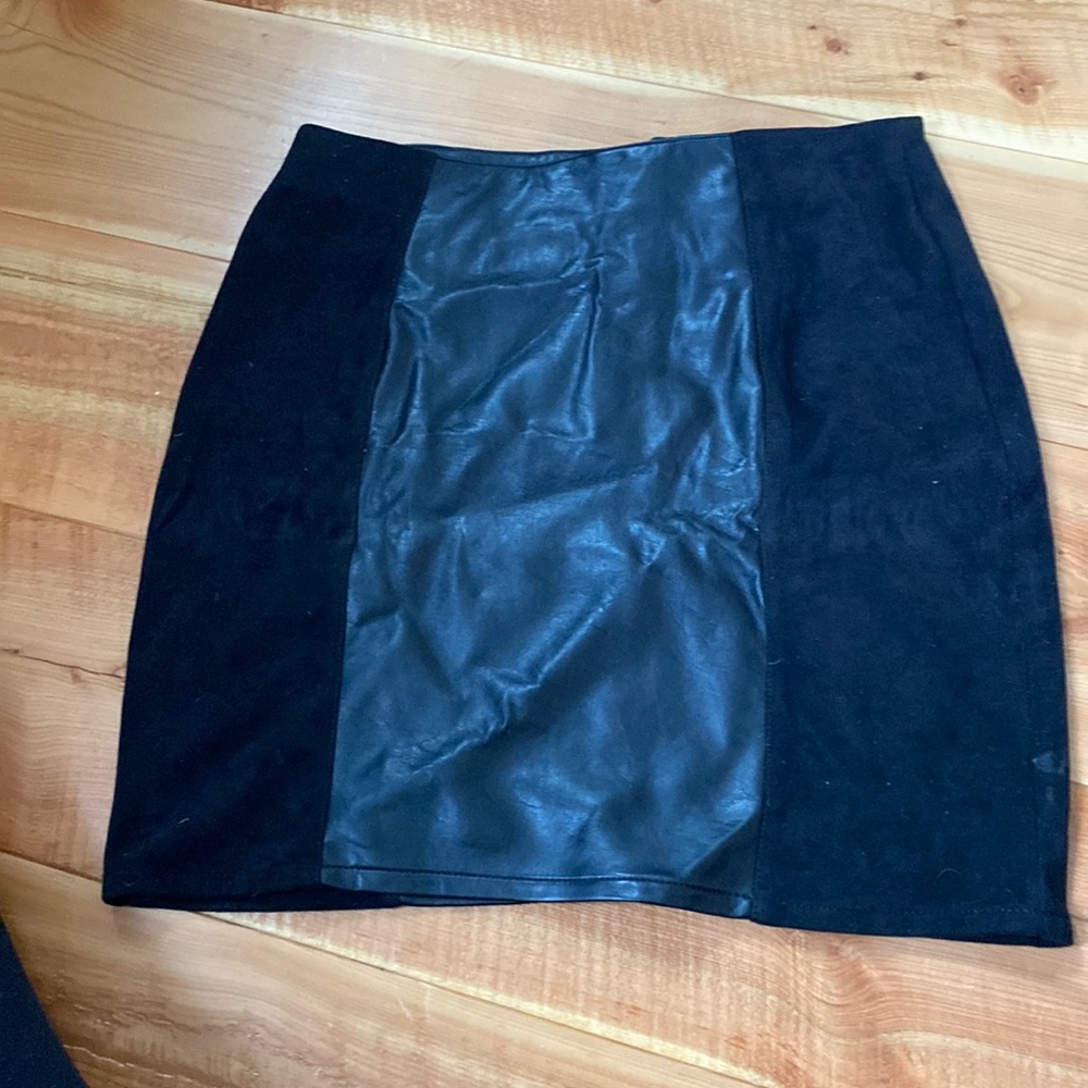 Mini skirt. H&M. Size 6. Tags still on
